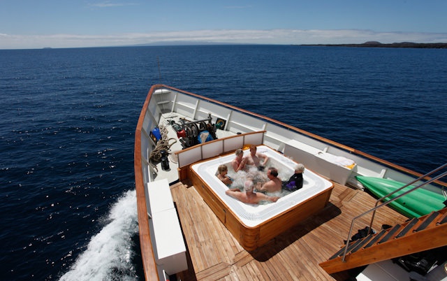 2 - M/Y Grace jacuzzi